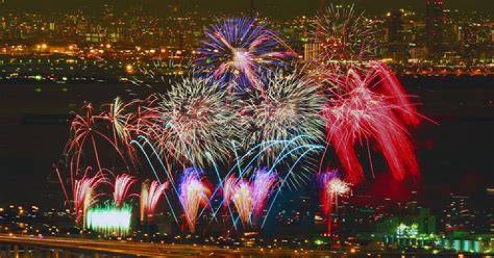 夜空に響く「神輿×花火」—かわなべ花火大会 大阪2024の見どころ