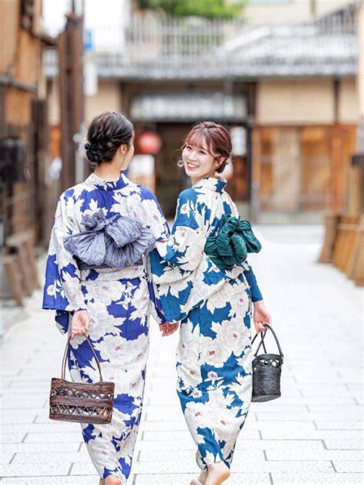 光と影の間で見つけた「行方ひさこ」の本質—ブランドDNAを編む仕事
